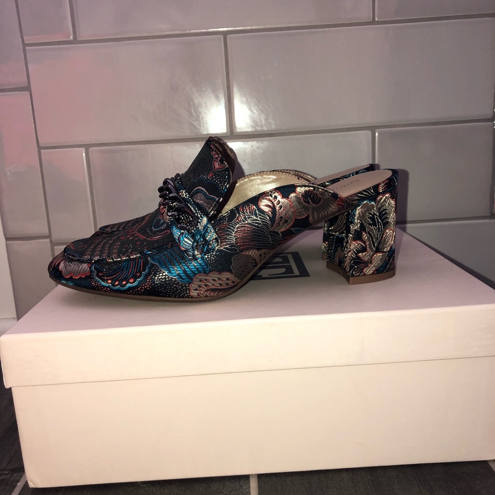 NEVER BEEN WORN shoes